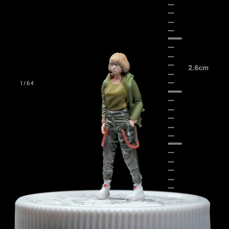 Microscopic color doll miniature doll figure model 1:64 micro-shot villain resin food game three-dimensional shooting prop