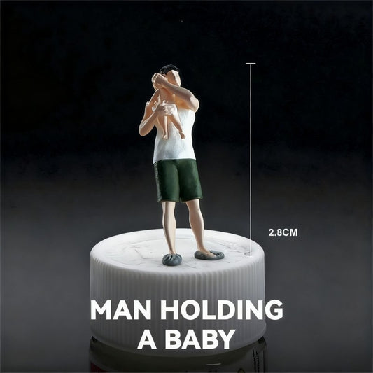 1:64 Man-Holding A Baby丨‌Figure Model Series丨Exquisite Miniature Male Model